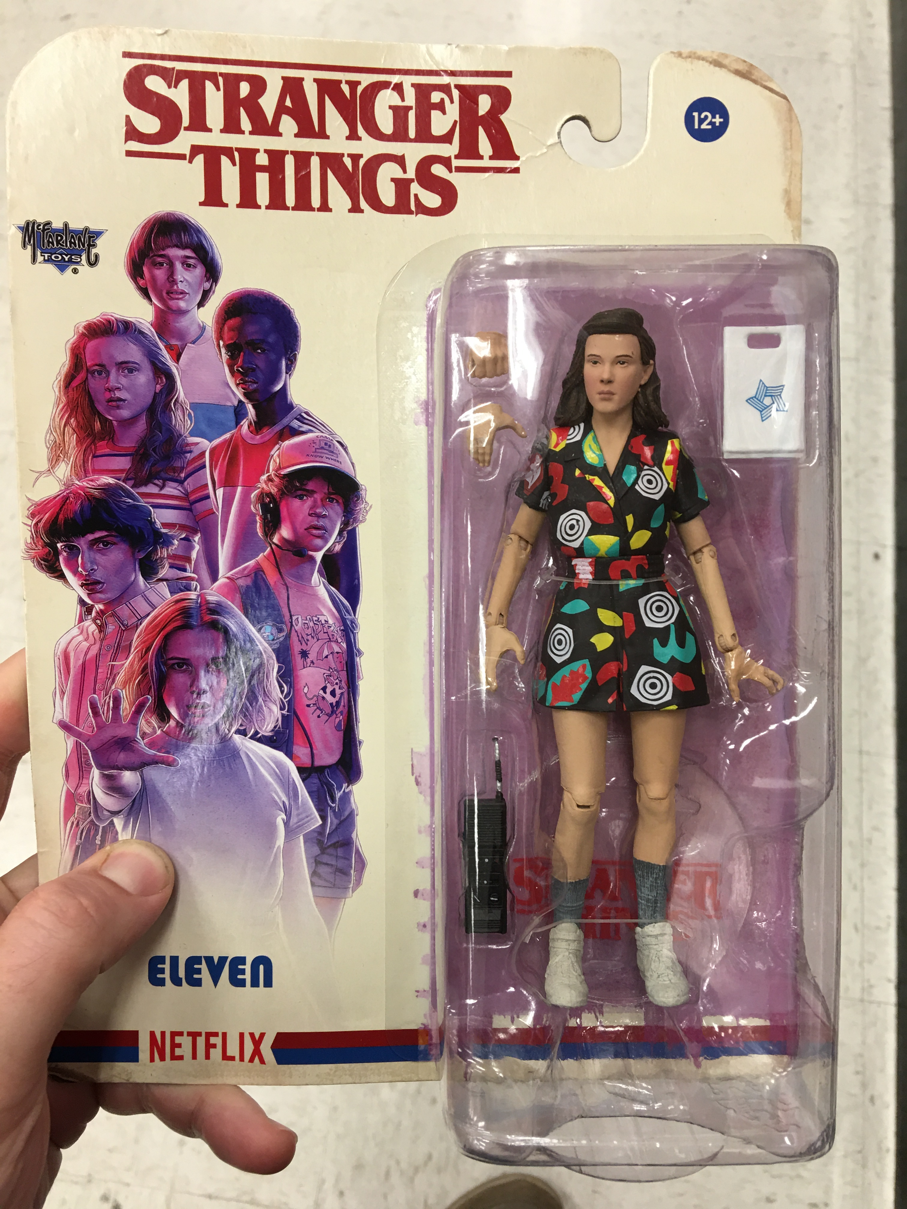 Pack of 2 Stranger Things Figures :Eleven and Chief Hopper